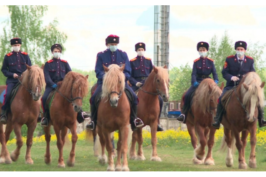 В Калуге конный патруль контролирует режим самоизоляции