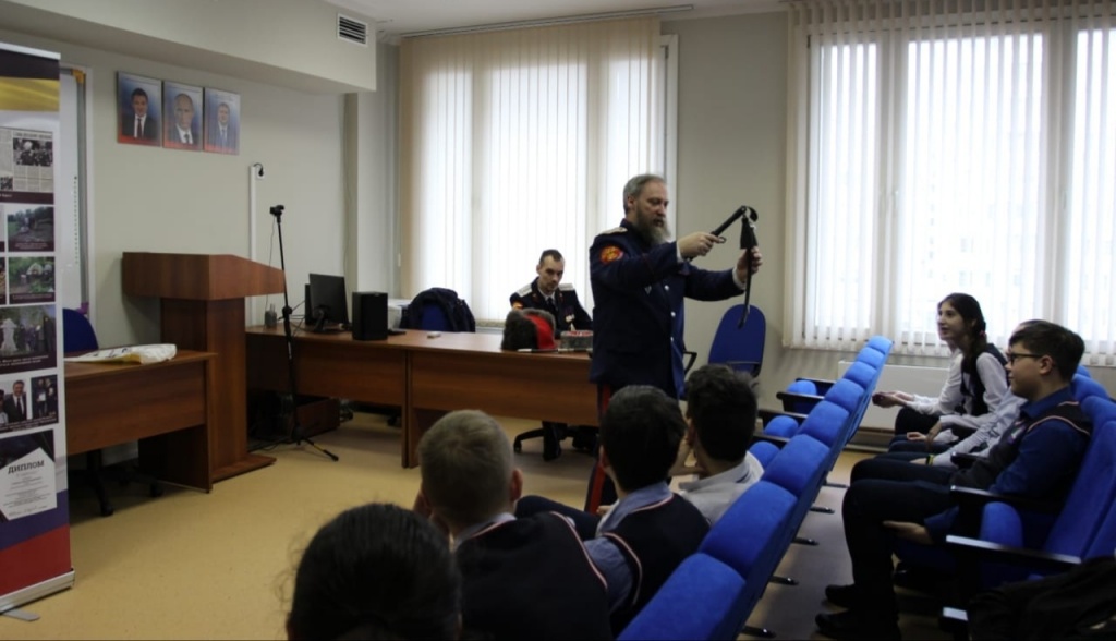 Казаки Одинцовского ХКО провели открытый урок для восьмиклассников