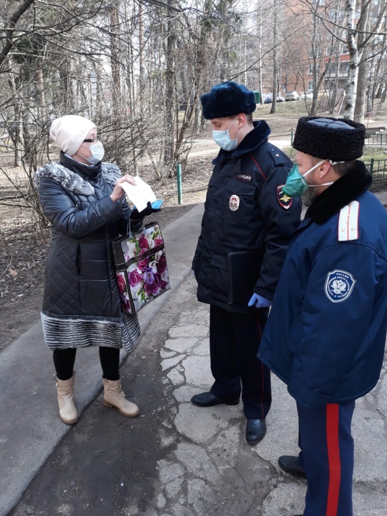 Казаки Одинцовского ХКО помогают пожилым людям своего округа и участвуют в рейдах с полицией