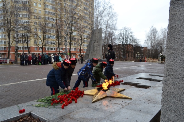 "Слава и тебе, великий город, сливший воедино фронт и тыл"