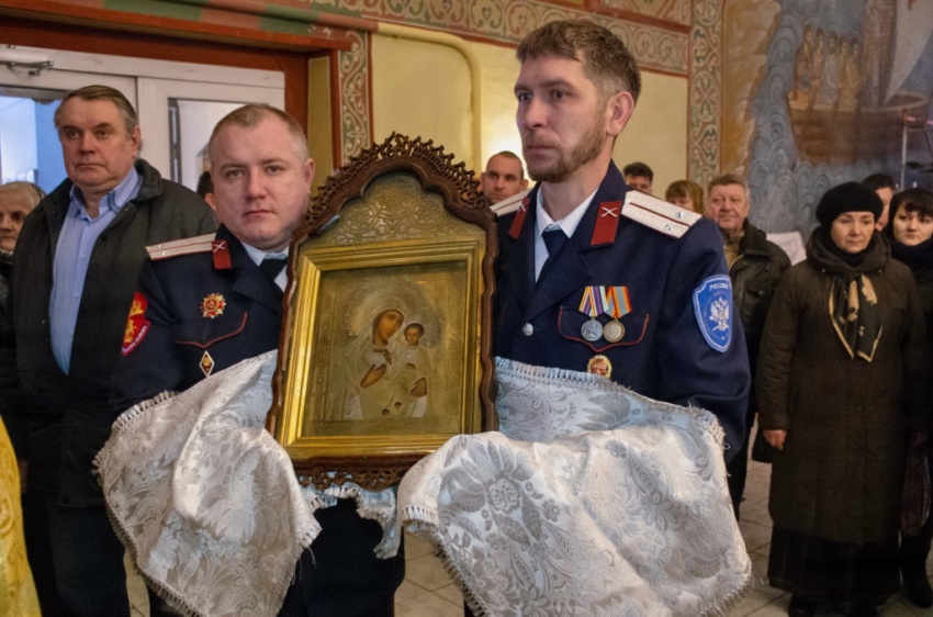 Казаки и православная молодежь поселка Новосиньково встретили светлый праздник Рождества Христова Казаки и православная молодежь поселка Новосиньково встретили светлый праздник Рождества Христова