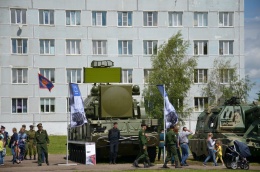 Казаки Центрального казачьего войска  поздравили  военнослужащих Кантемировской дивизии с 75-й годовщиной, 1 июля 2017 года