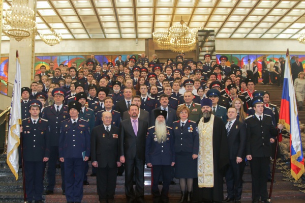 Войсковой священник ЦКВ, настоятель храма св. равноап. кн. Владимира при Московском президентском кадетском училище имени М.А. Шолохова ВВ МВД РФ иерей Марк Кравченко принял участие в церемонии присяги первокурсников Первого казачьего университета