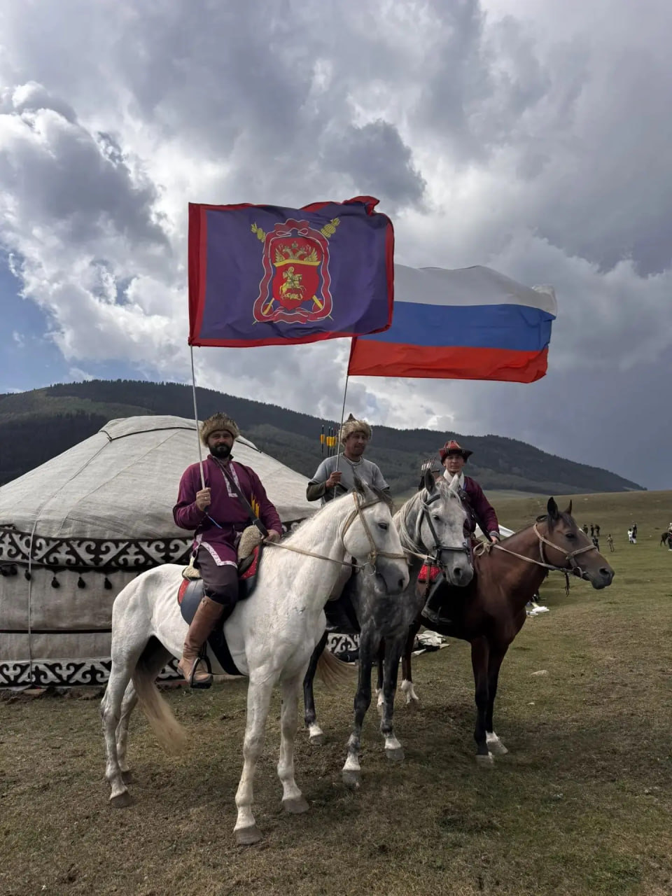 Атаман станичного казачьего общества Серпуховского района Сергей Одиноков возглавил сборную команду России по конной стрельбе из лука на VI Всемирных играх кочевников в Кыргызстане Атаман станичного казачьего общества Серпуховского района Сергей Одиноков возглавил сборную команду России по конной стрельбе из лука на VI Всемирных играх кочевников в Кыргызстане
