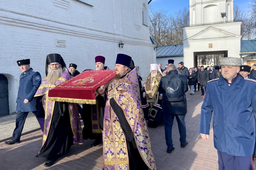 Казаки приняли участие в церемонии передачи Министром культуры старинной иконы ярославскому монастырю