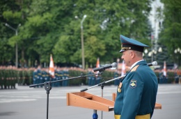 Казаки Центрального казачьего войска  поздравили  военнослужащих Кантемировской дивизии с 75-й годовщиной, 1 июля 2017 года