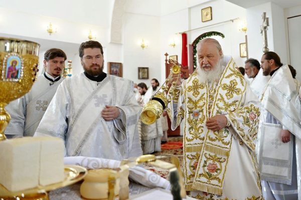 Патриарх Кирилл совершил молитву о погибших и пострадавших при урагане в Москве