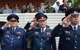 Казаки Центрального казачьего войска  поздравили  военнослужащих Кантемировской дивизии с 75-й годовщиной, 1 июля 2017 года