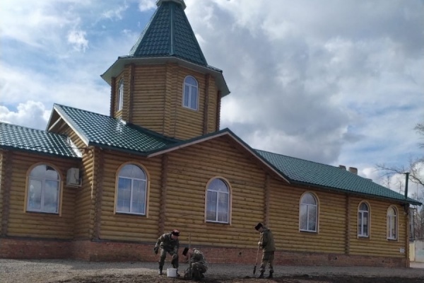 Тамбовские казаки украсили свой город к празднику Победы