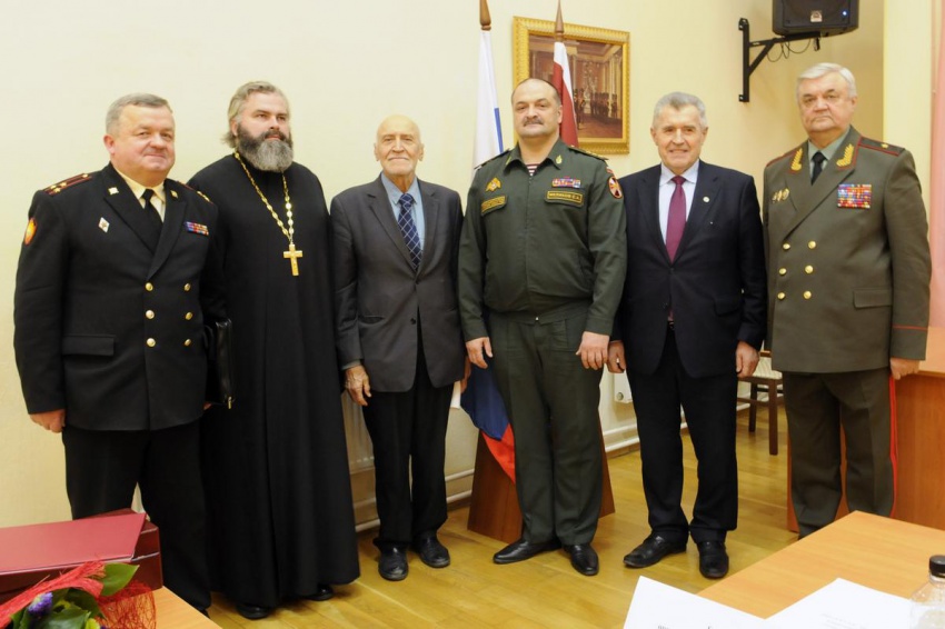 Войсковой священник ЦКВ настоятель храма св. равноап. кн. Владимира при МПКУ им. М.А. Шолохова иерей Марк Кравченко принял участие в первом заседании наблюдательного совета Московского президентского кадетского училища имени М. А. Шолохова Росгвардии Войсковой священник ЦКВ настоятель храма св. равноап. кн. Владимира при МПКУ им. М.А. Шолохова иерей Марк Кравченко принял участие в первом заседании наблюдательного совета Московского президентского кадетского училища имени М. А. Шолохова Росгвардии