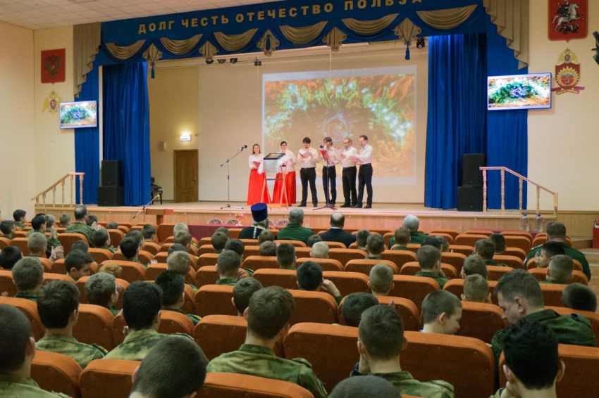Рождественский концерт хора Князь-Владимирского храма в Московском президентском кадетском училище имени М.А. Шолохова Рождественский концерт хора Князь-Владимирского храма в Московском президентском кадетском училище имени М.А. Шолохова
