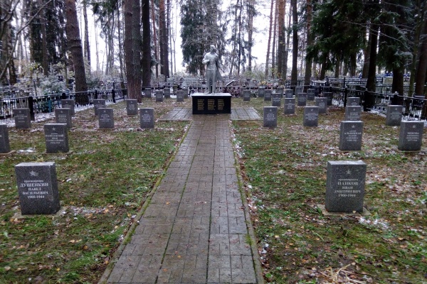 Уборка мемориального кладбища