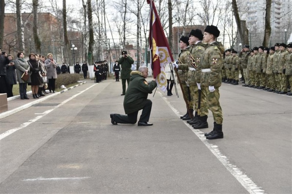 В Московском президентском кадетском училище имени М.А. Шолохова прошла торжественная церемония прощания со Знаменем начальника училища