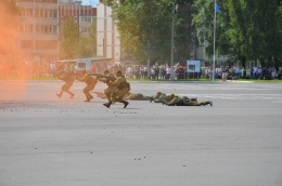 Казаки Центрального казачьего войска  поздравили  военнослужащих Кантемировской дивизии с 75-й годовщиной, 1 июля 2017 года