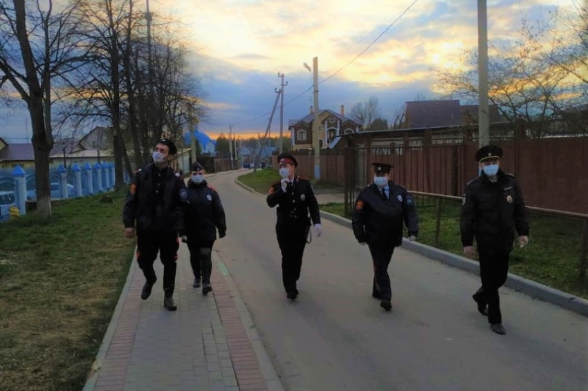 Солнечногорские казаки продолжают патрулирование своего округа Солнечногорские казаки продолжают патрулирование своего округа