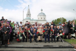 Казаки ВКО ЦКВ в почетном карауле. Визит Святейшего Патриарха Московского и всея Руси в Серпухов. 18.05.15