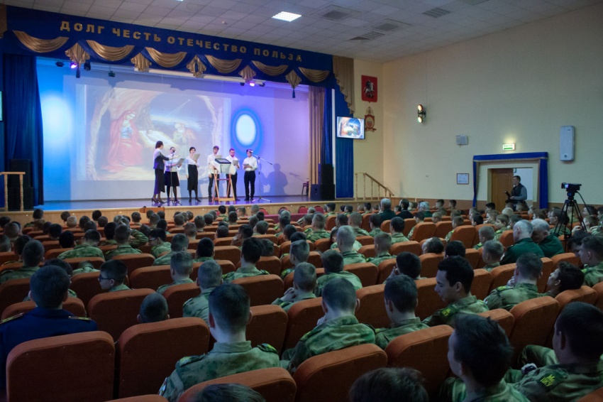 Рождественский концерт хора Князь-Владимирского храма в Московском президентском кадетском училище имени М.А. Шолохова Рождественский концерт хора Князь-Владимирского храма в Московском президентском кадетском училище имени М.А. Шолохова