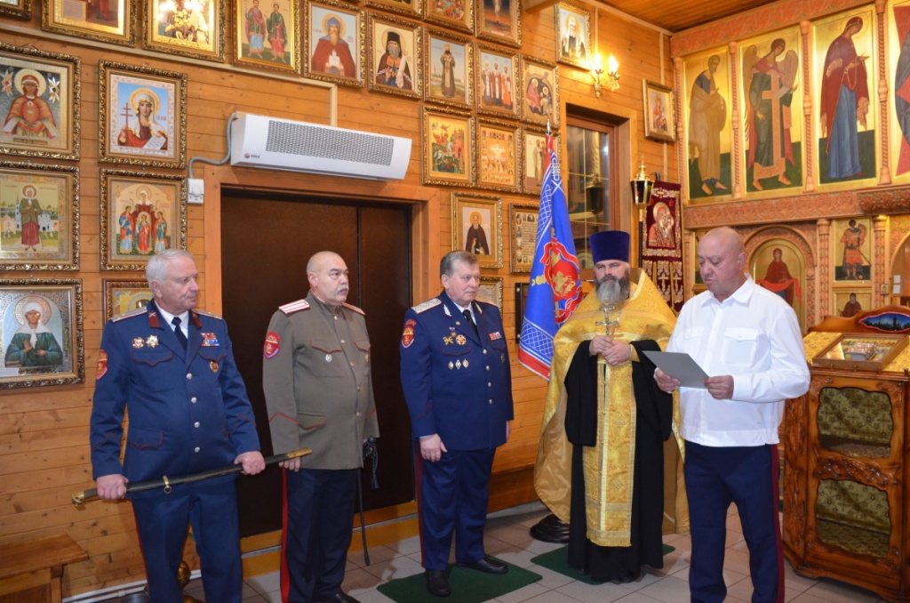 Народный художник России Василий Нестеренко прошел обряд верстания в казаки Центрального казачьего войска