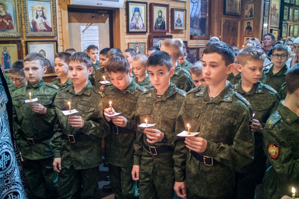 Соборование прихожан и кадетов в храме св. равноап. кн. Владимира при Московском президентском кадетском училище имени М.А. Шолохова войск национальной гвардии Российской Федерации