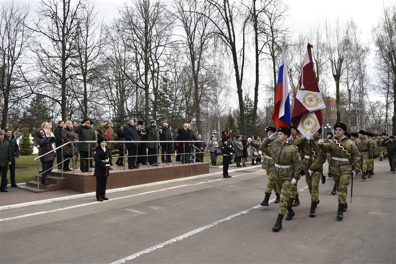 В Московском президентском кадетском училище имени М.А. Шолохова прошла торжественная церемония прощания со Знаменем начальника училища