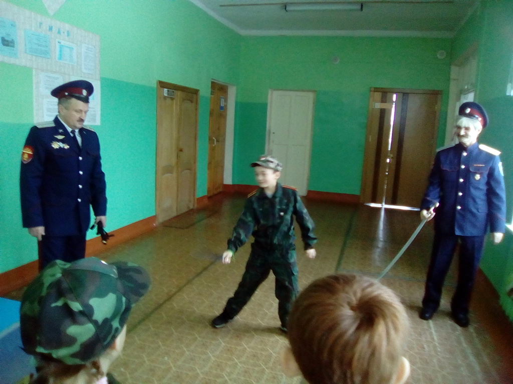 Работа казачьих кадетских классов продолжается