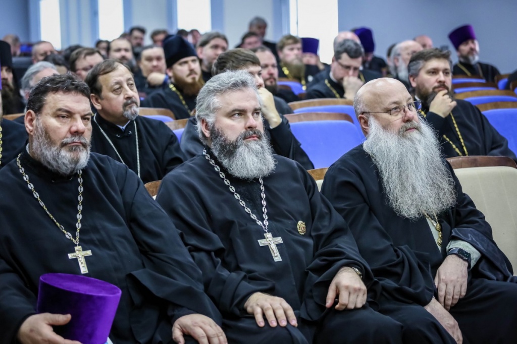 Настоятель храма св. равноап. кн. Владимира при МПКУ им. М.А. Шолохова, войсковой священник Центрального казачьего войска иерей Марк Кравченко принял участие в совещании руководителей епархиальных отделов по взаимодействию с казачеством и войсковых священников