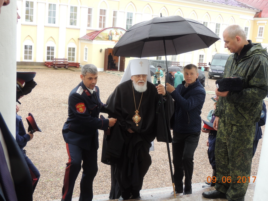 Тысячи паломников отпраздновали 350-летие обретения мощей святого преподобного Нила Столобенского