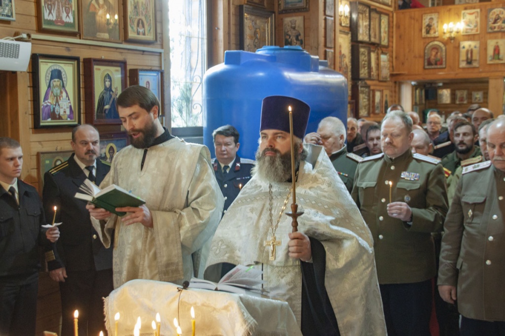 В храме св. равн. кн. Владимира при МПКУ им. М.А. Шолохова ослужена заупокойная панихида по жертвам политики расказачивания