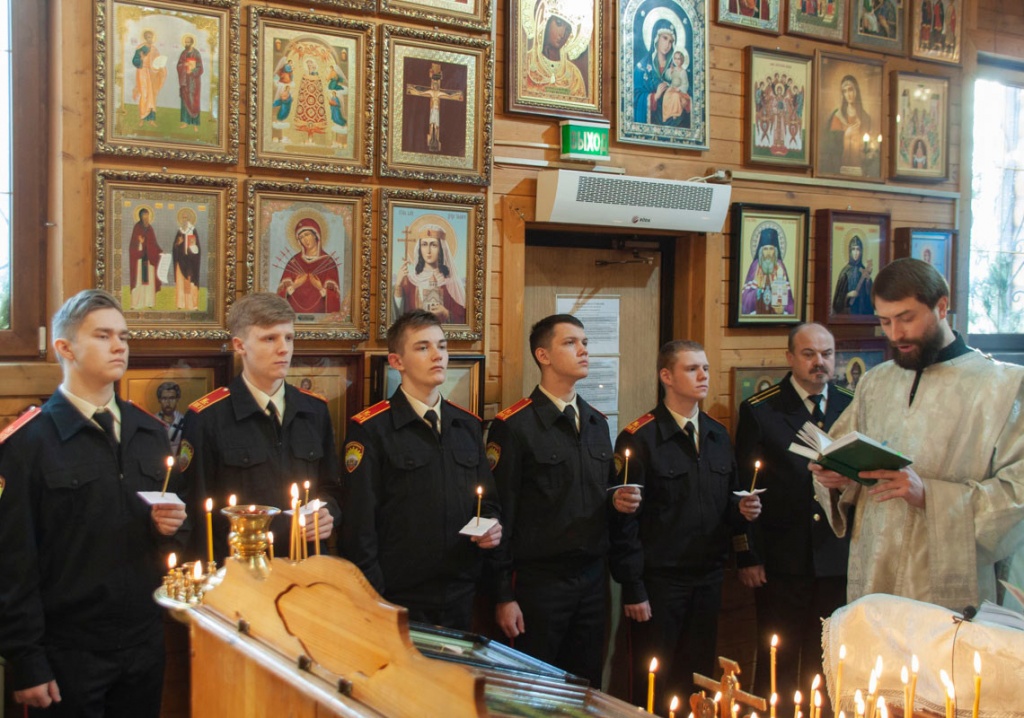 В храме св. равн. кн. Владимира при МПКУ им. М.А. Шолохова ослужена заупокойная панихида по жертвам политики расказачивания