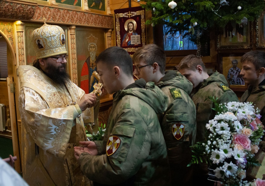 Архиерейское богослужение в день малого престольного праздника в честь апостола и евангелиста Марка в храме св. равноап. кн. Владимира при МПКУ им. М.А. Шолохова