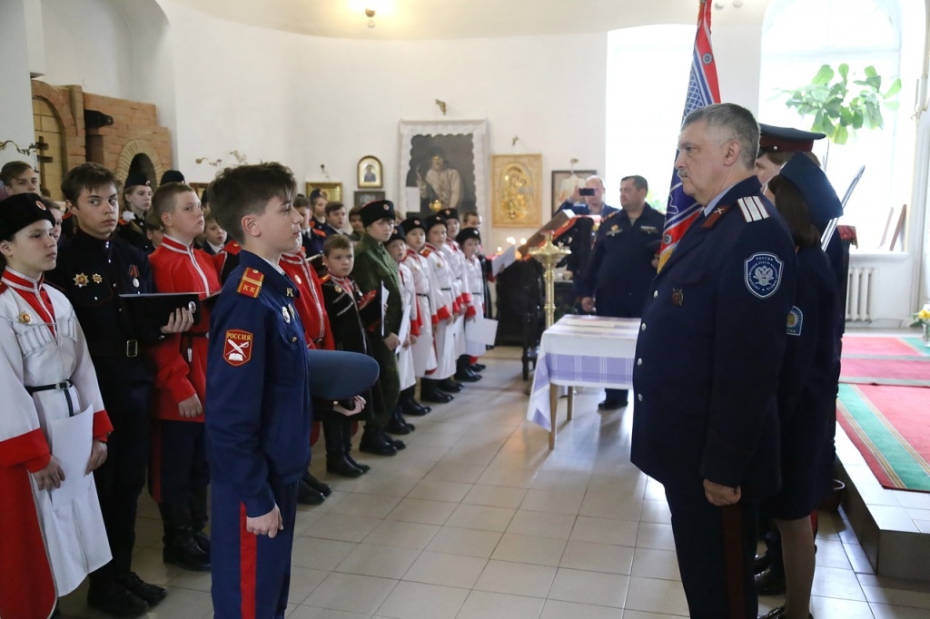 В Калуге состоялся чин освящения знамени Первой Калужской казачьей кадетской сотни