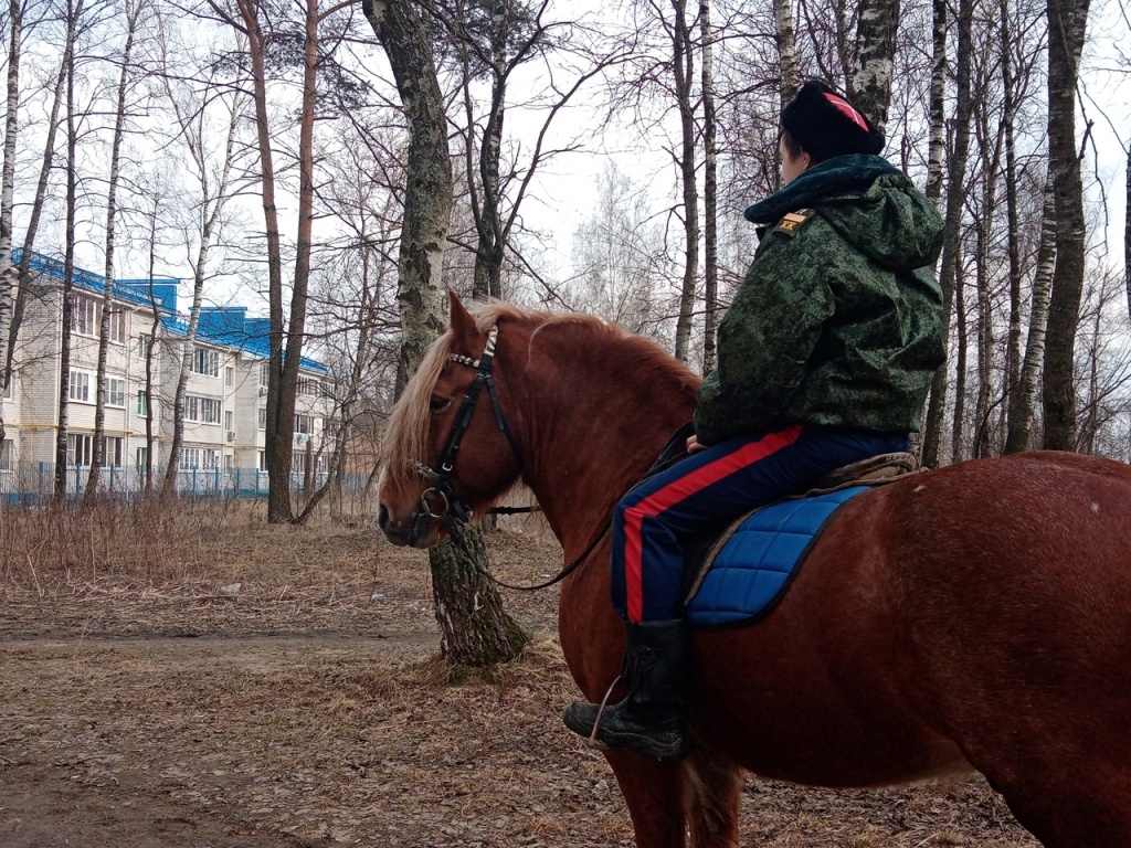 В Калуге на маршруты вышел конный казачий патруль