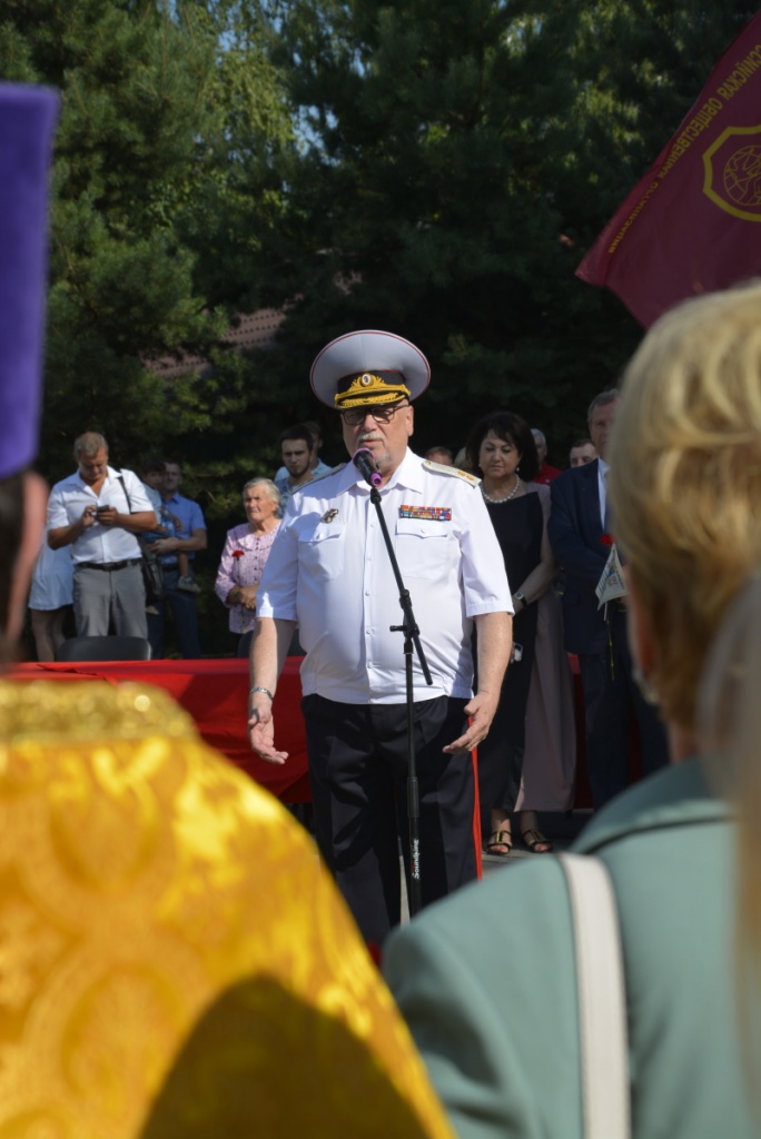 Я не поэт, я - партизан, казак!