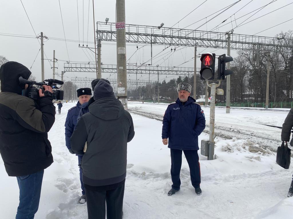 Раменские казаки приняли участие в рейдах по профилактике безопасности вблизи железной дороги