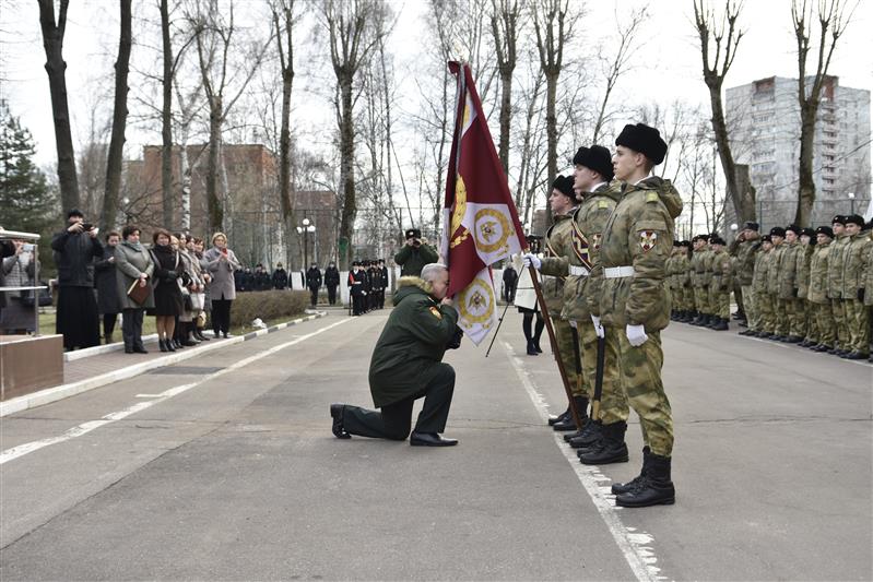 В Московском президентском кадетском училище имени М.А. Шолохова прошла торжественная церемония прощания со Знаменем начальника училища