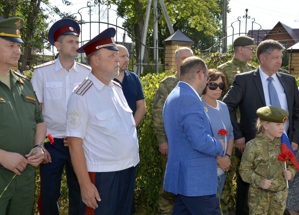 Я не поэт, я - партизан, казак!
