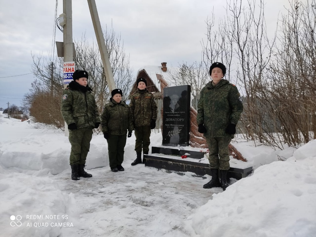 Кадеты расчистили от снега три памятника