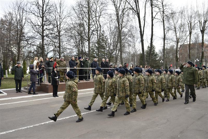 В Московском президентском кадетском училище имени М.А. Шолохова прошла торжественная церемония прощания со Знаменем начальника училища