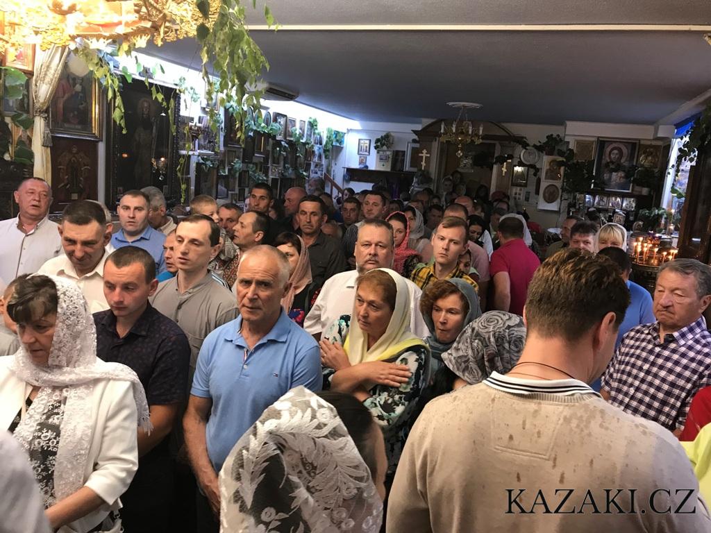 Новости наших друзей. Казаки ВСЧзС передали привезенную из Крыма Икону Богородицы Казанской в Храм Святителя Николая в Дейвице на Праге 6