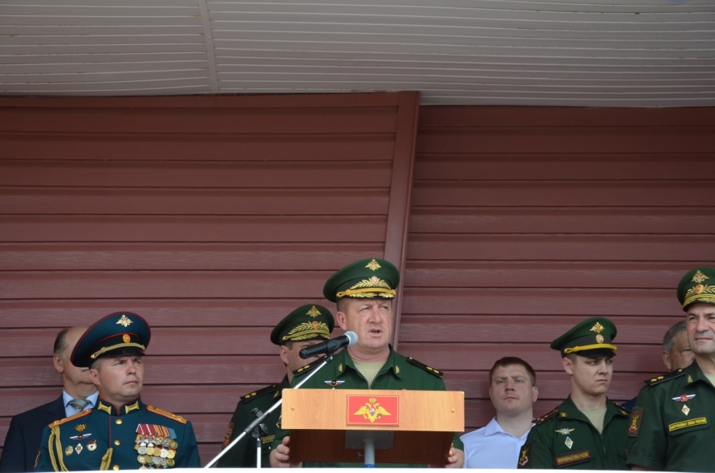 Казаки Центрального казачьего войска поздравили военнослужащих Кантемировской дивизии с 78-летием