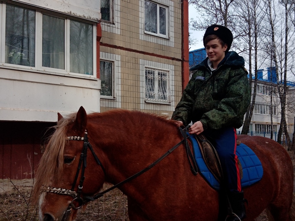 В Калуге на маршруты вышел конный казачий патруль