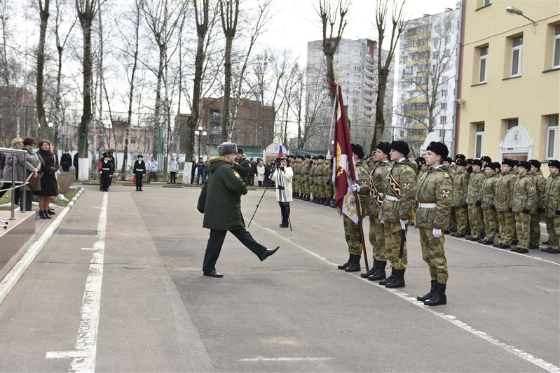 В Московском президентском кадетском училище имени М.А. Шолохова прошла торжественная церемония прощания со Знаменем начальника училища