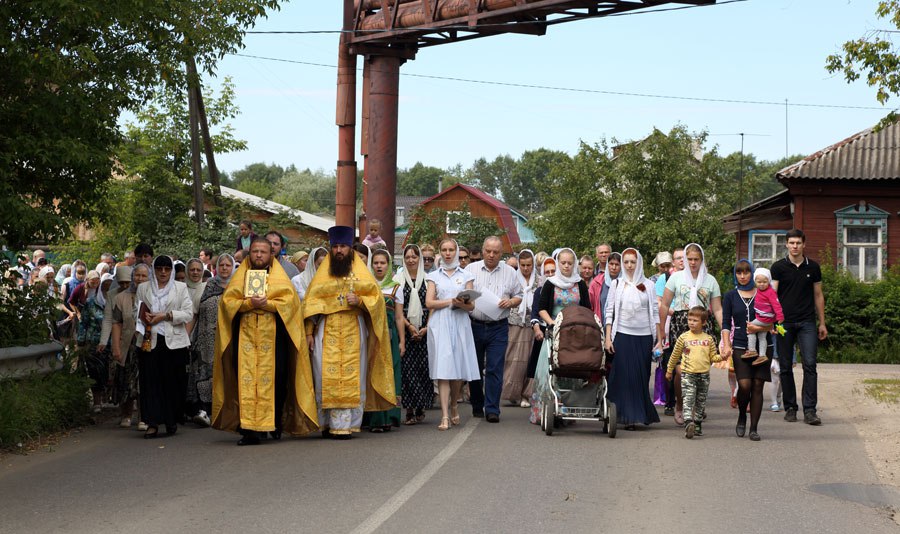 Крестный ход в Павлово-Посадском районе сопровождали казаки
