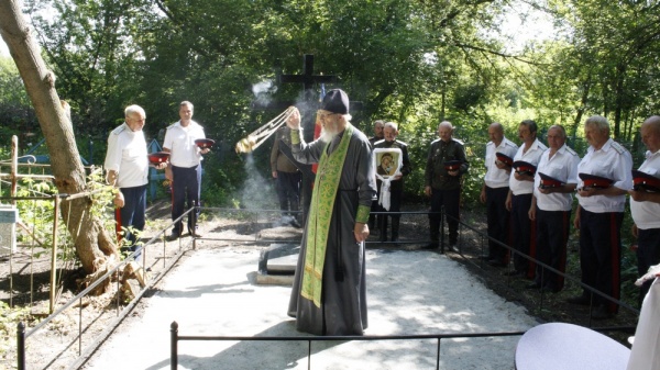 В Аннинском районе открыли мемориал погибшим в 1919 году казакам