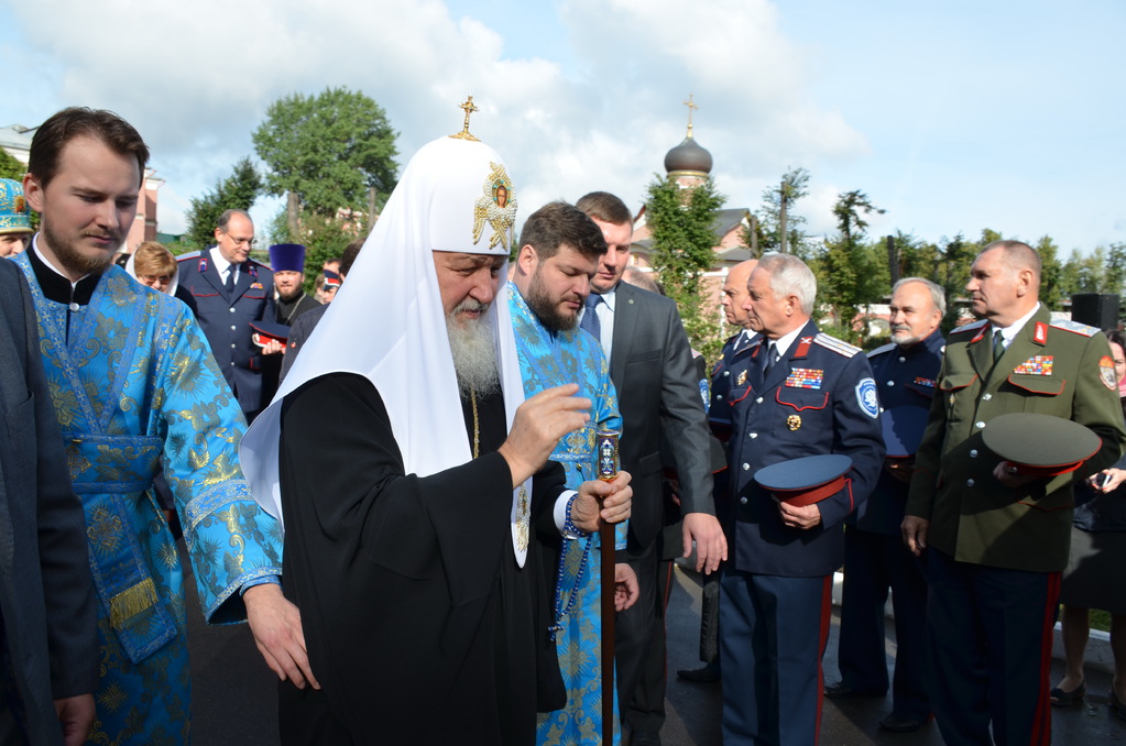 Весь цвет российского казачества стоял в почетном карауле у Донского монастыря
