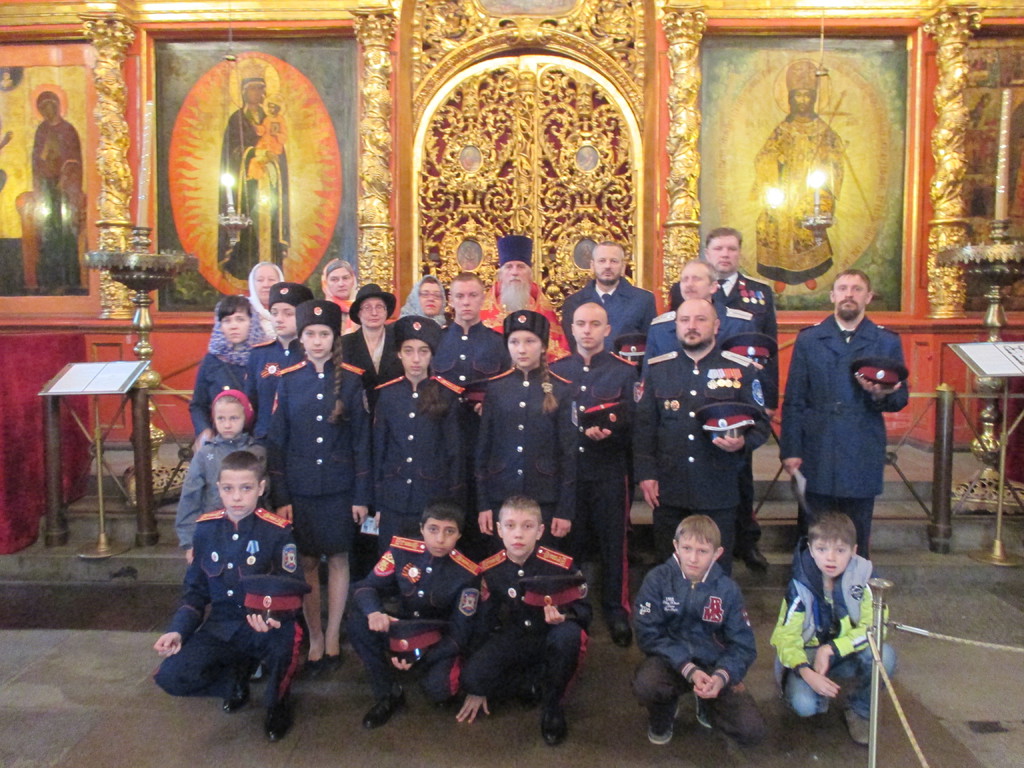 Казаки и кадеты ЯОКО побывали на панихиде в одном из соборов Кремля